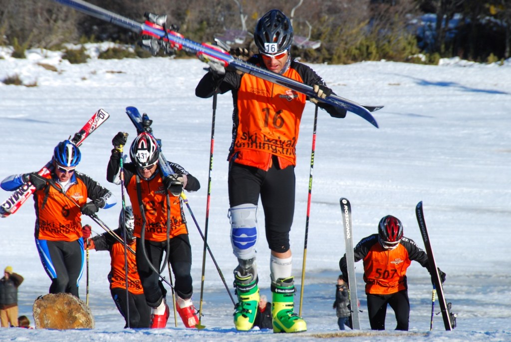 Competidor amputado pierna derecha en TETRATLON DE CHAPELCO 2012 (hoy) Pablo Robledo Instructor de Esqui adaptado de la Escuela de esqui de Chapelco