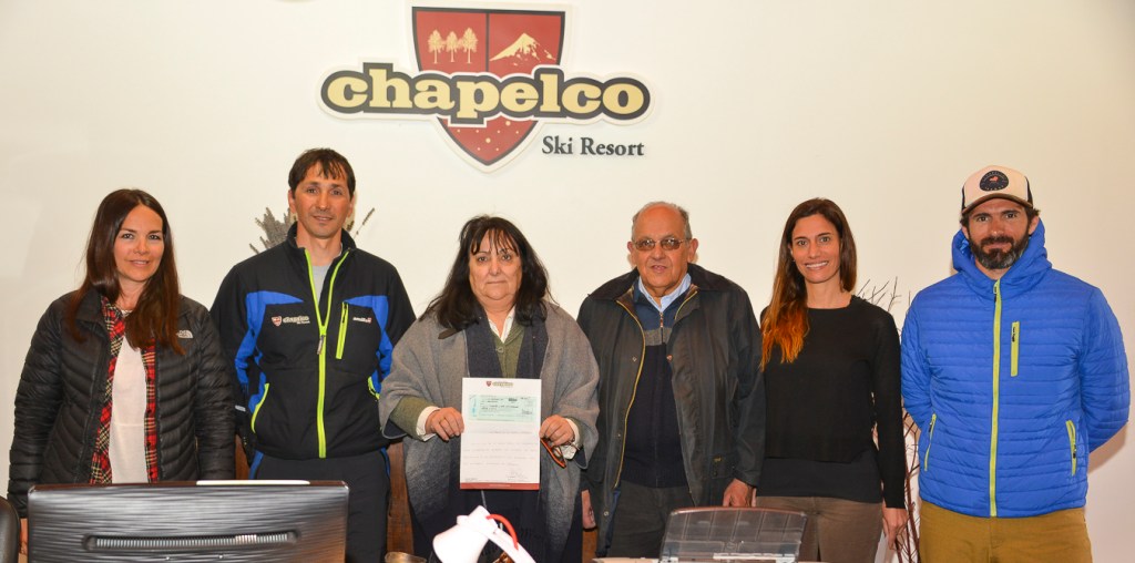 Chapelco entregó donación en efectivo al Hospital por el Día&nbsp;Solidario