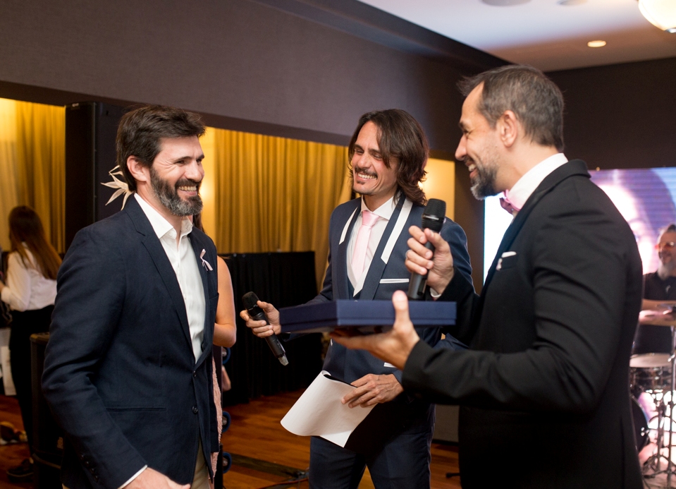 En el mes de la sensibilización sobre el cáncer de mama @LalcecArgentina entregó un reconocimiento a Chapelco por  #JuntosAlTeta. The North Face lo sumó a su campaña «She Moves Mountains» @TheNorthFaceArg