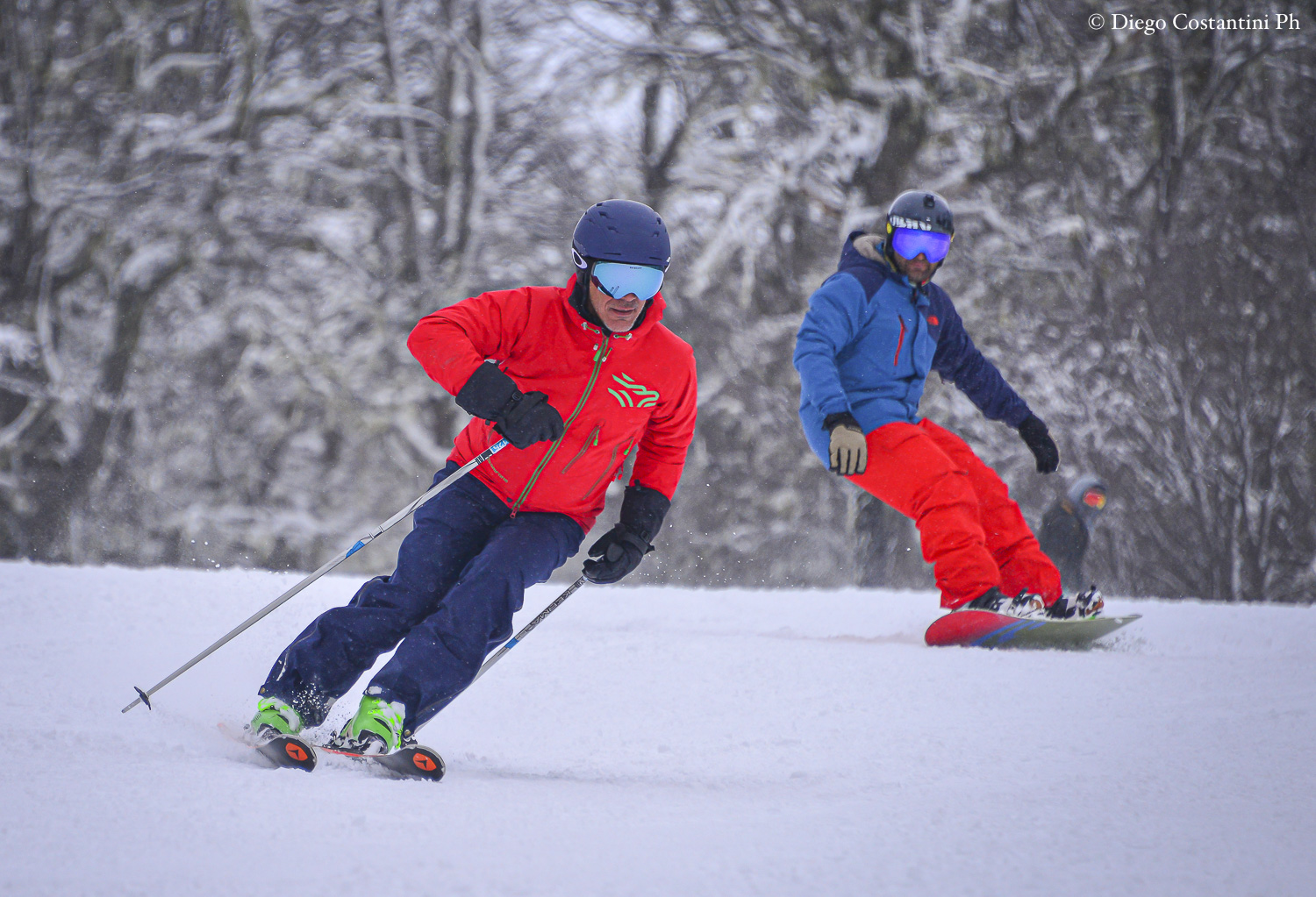 CHAPELCO TRENZAS DE AGAUA Adrogué en esquíes y Julio Viola (h) en snowboard 20190829-DAC_6669
