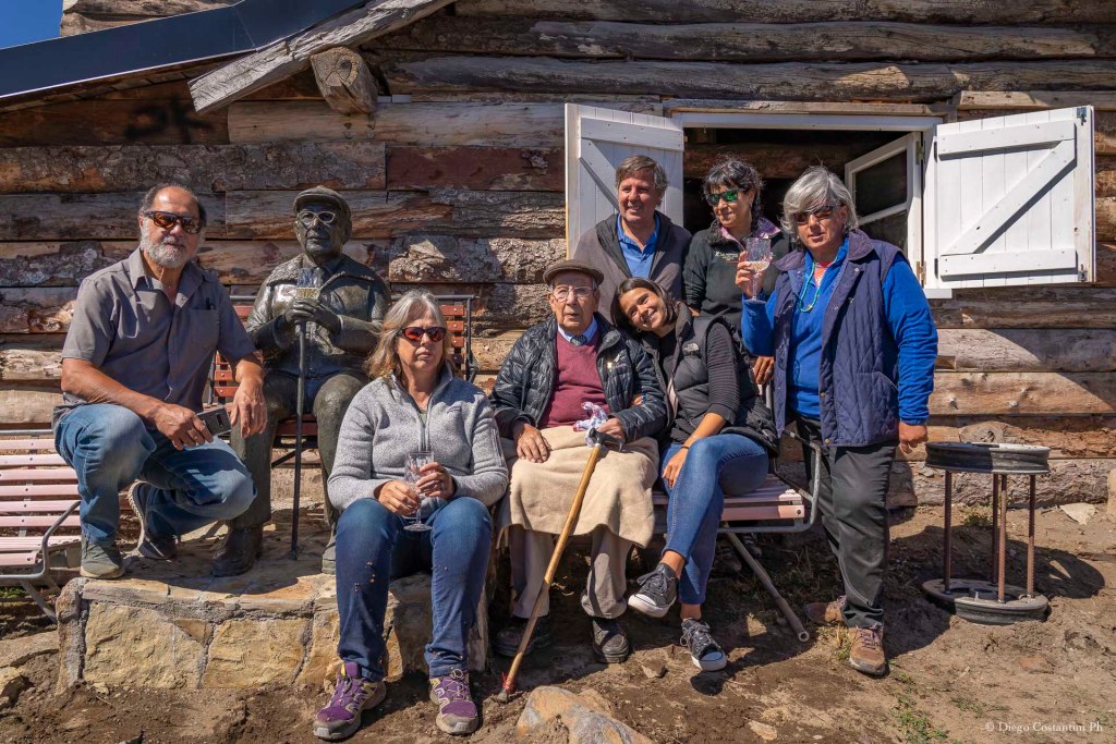 Don Américo Astete inauguró en Chapelco la escultura que lleva su imagen y visitó el histórico Refugio Graeff. En su figura, Chapelco homenajeó a todos sus&nbsp;pioneros.